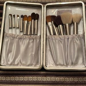 Trish Mcevoy brushes